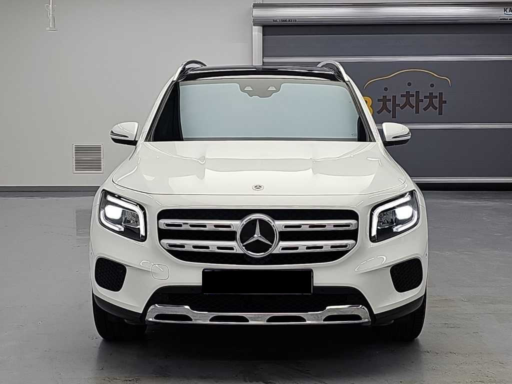 Mercedes-Benz GLB-Class — photo 02