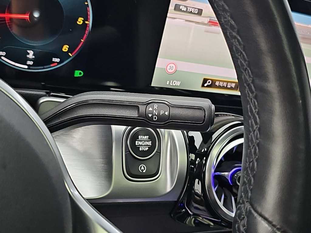 Mercedes-Benz GLB-Class — photo 10