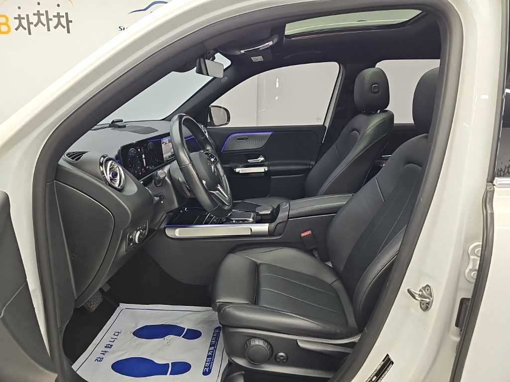 Mercedes-Benz GLB-Class — photo 11