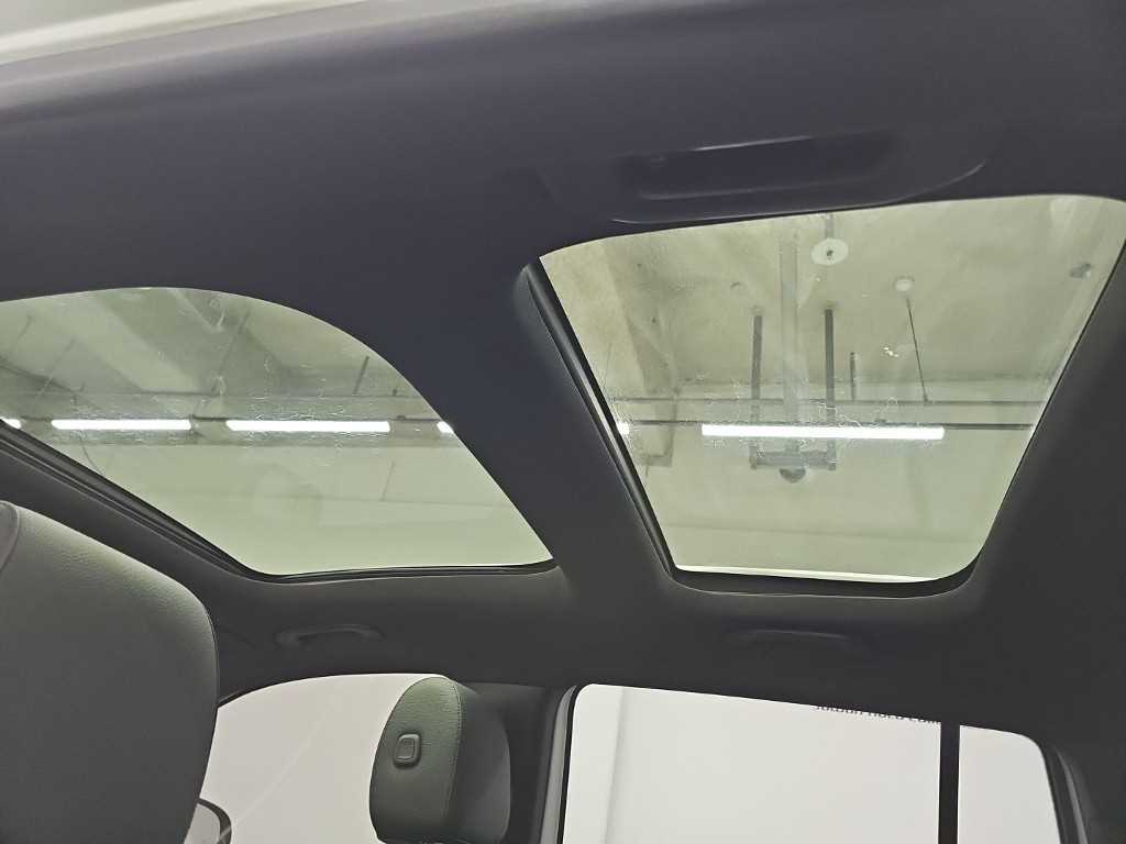 Mercedes-Benz GLB-Class — photo 13
