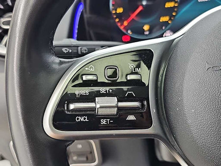 Mercedes-Benz GLB-Class — photo 17