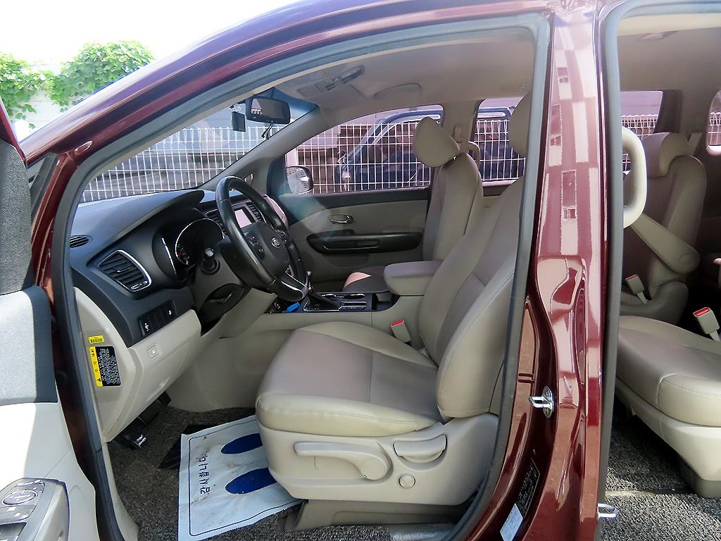 Kia Carnival — photo 05