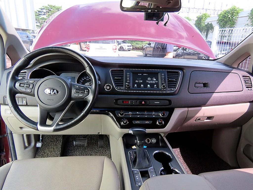 Kia Carnival — photo 08