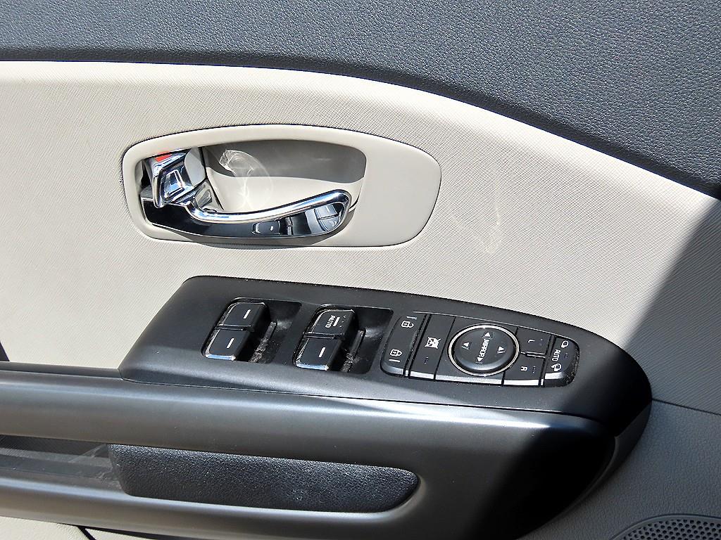 Kia Carnival — photo 12