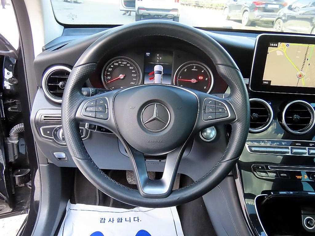 Mercedes-Benz GLC-Class — photo 08