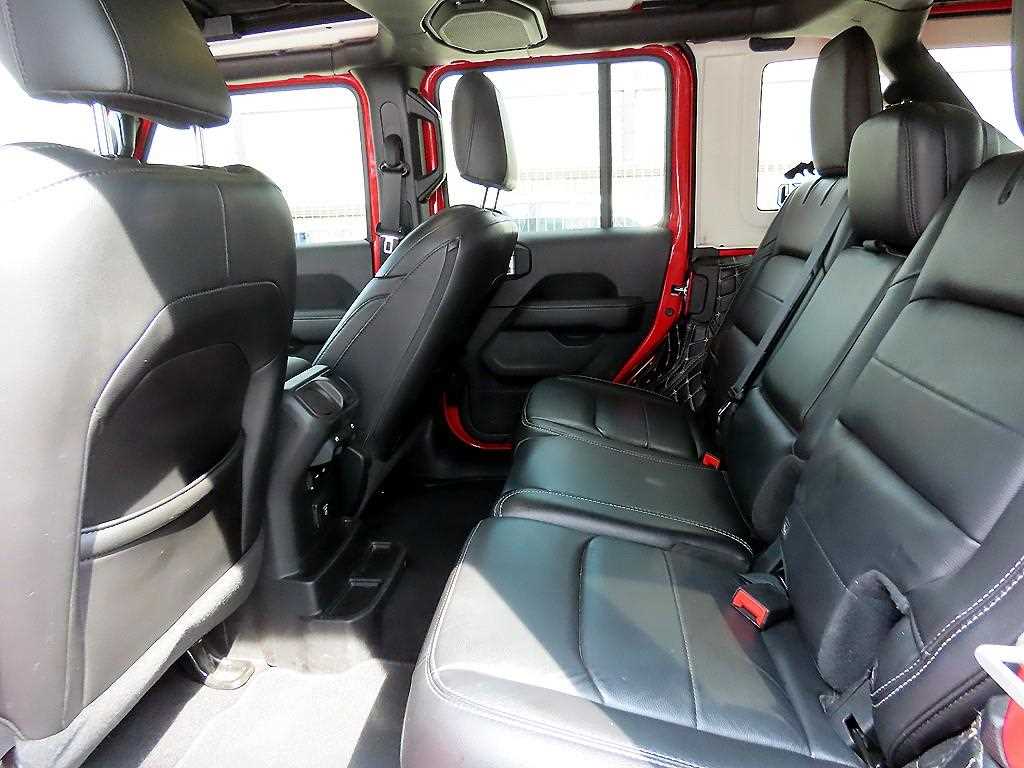 Jeep Wrangler — photo 06