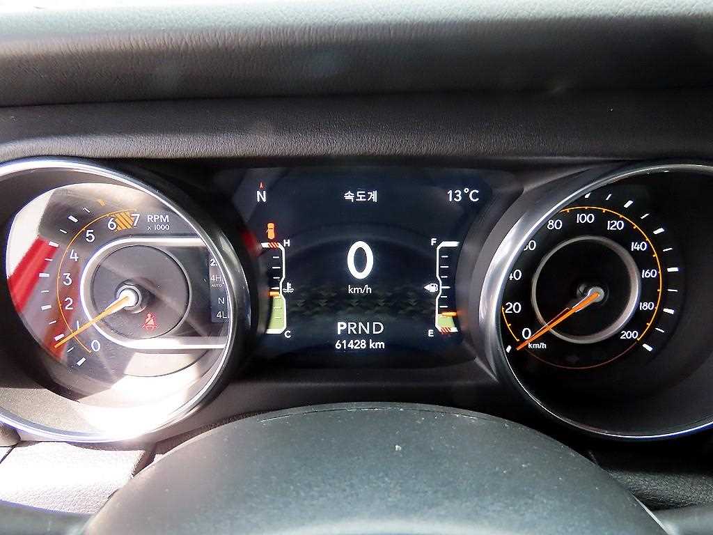 Jeep Wrangler — photo 09