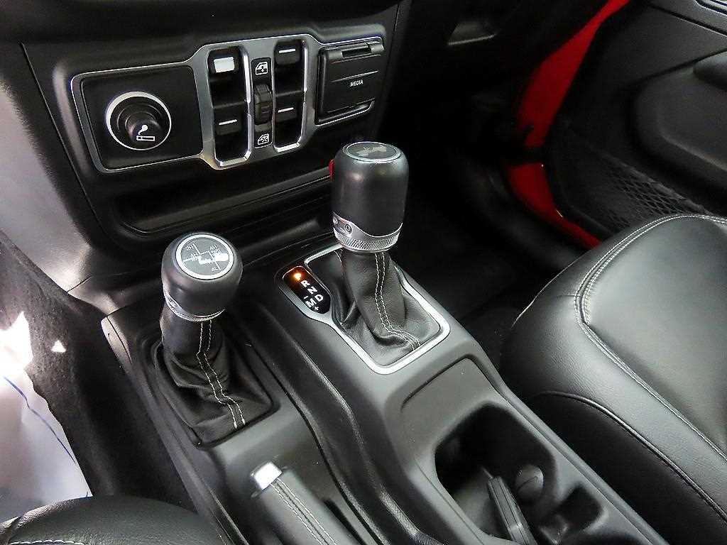 Jeep Wrangler — photo 10