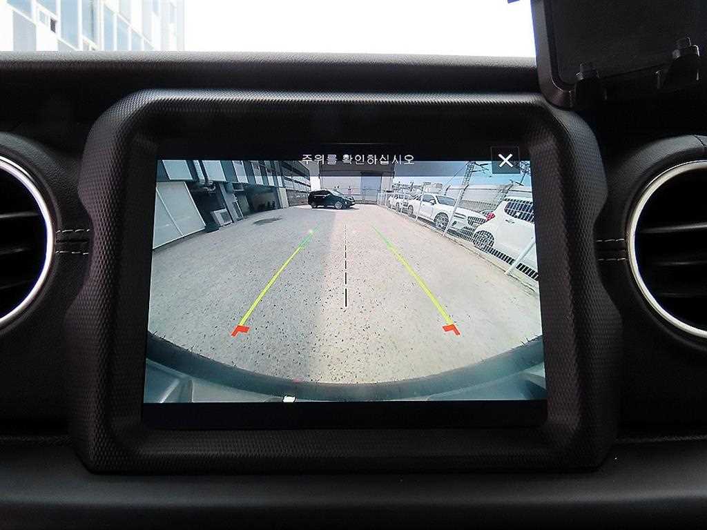 Jeep Wrangler — photo 15