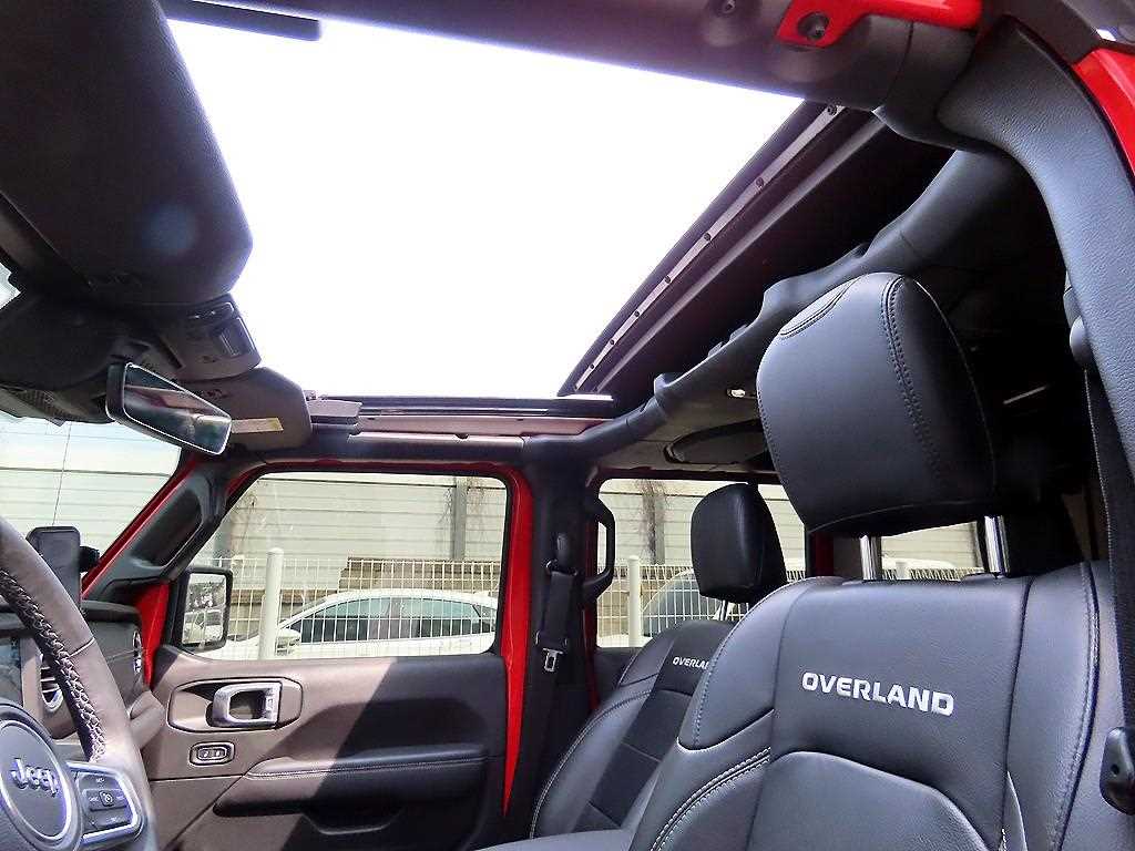 Jeep Wrangler — photo 17