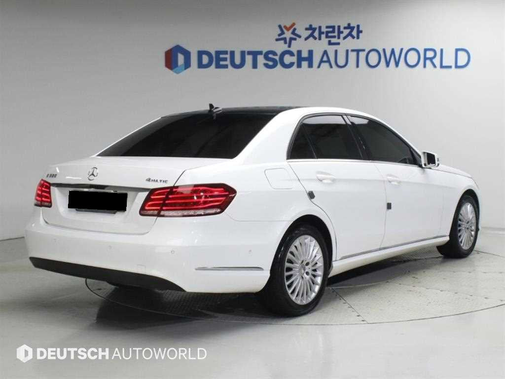 Mercedes-Benz E-Class — photo 02
