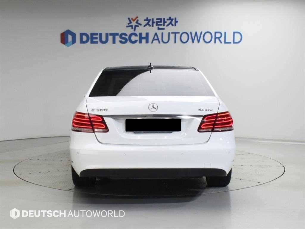Mercedes-Benz E-Class — photo 04