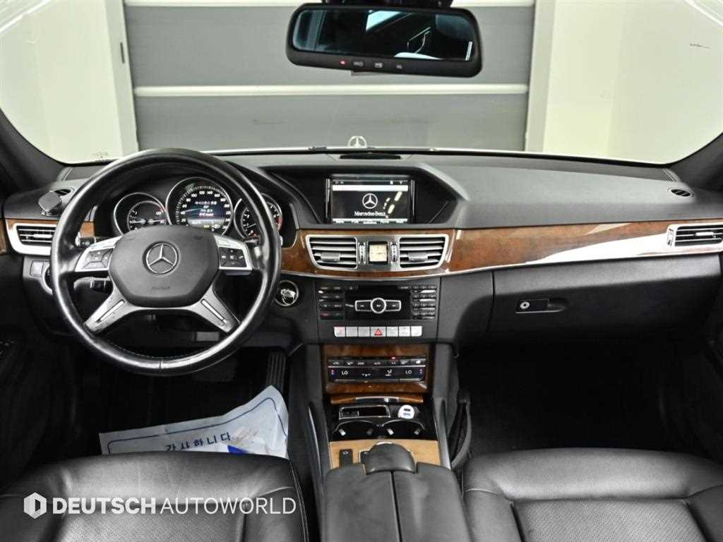 Mercedes-Benz E-Class — photo 07