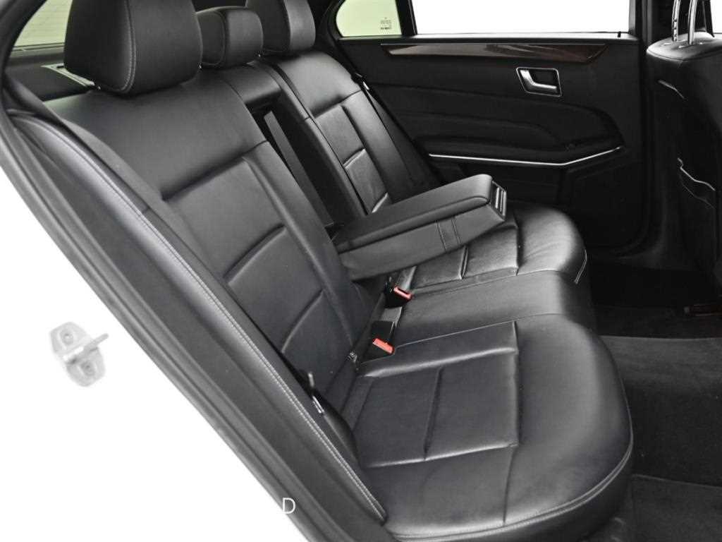 Mercedes-Benz E-Class — photo 12