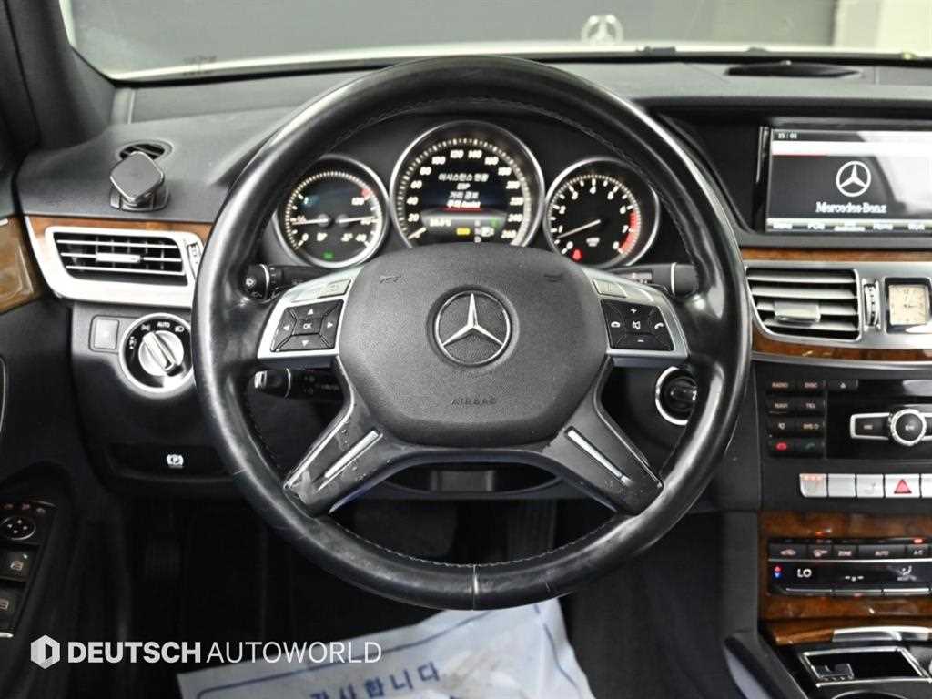 Mercedes-Benz E-Class — photo 13