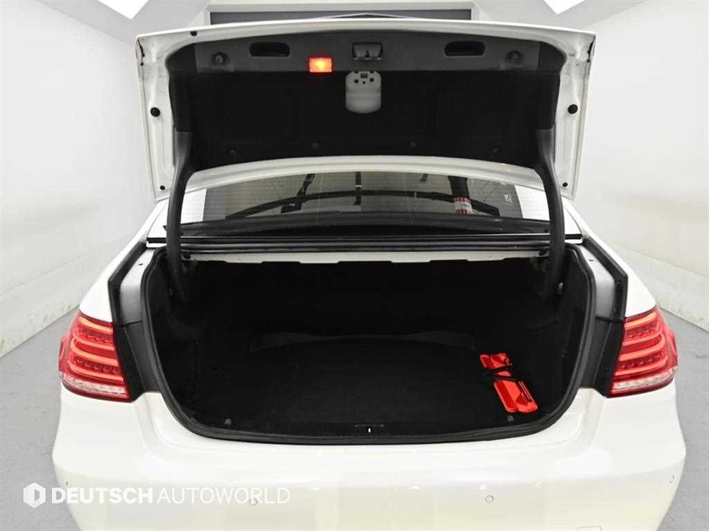 Mercedes-Benz E-Class — photo 19