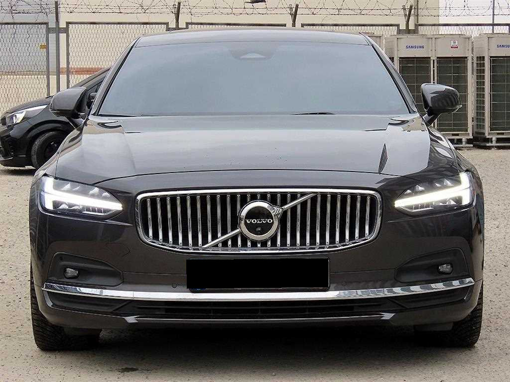 Volvo S90 — photo 01