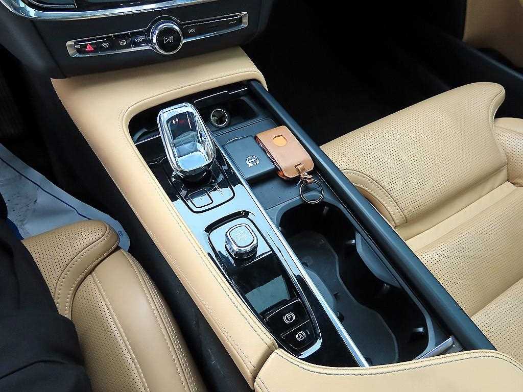 Volvo S90 — photo 11
