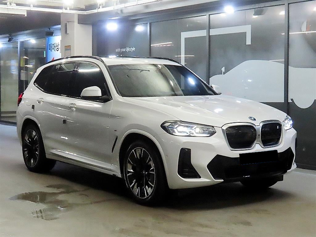 BMW iX3 — photo 01