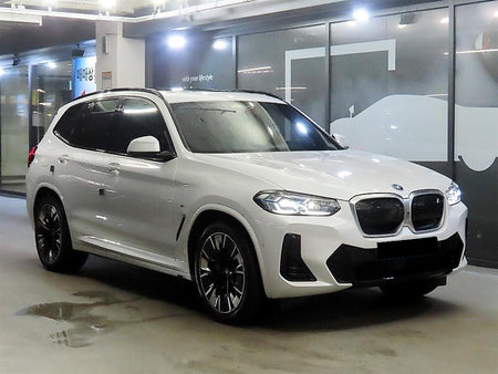 BMW iX3 — photo 01