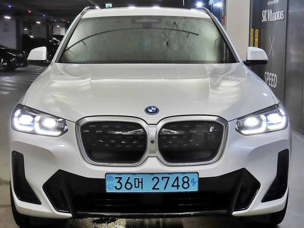 BMW iX3 — photo 02