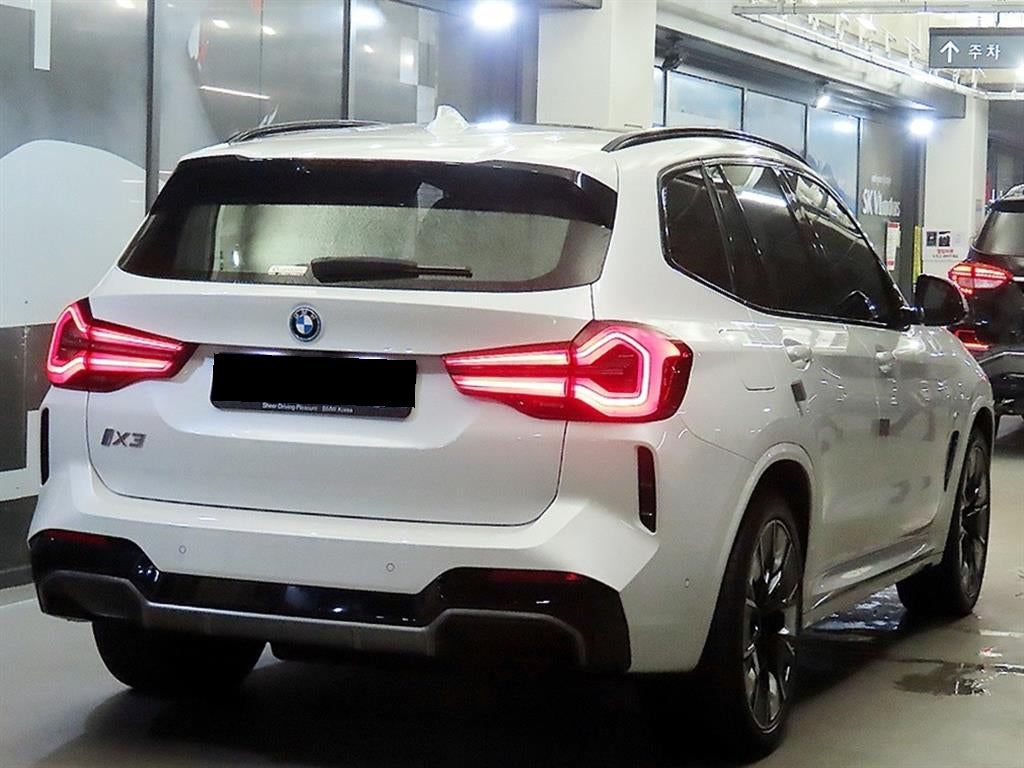 BMW iX3 — photo 04