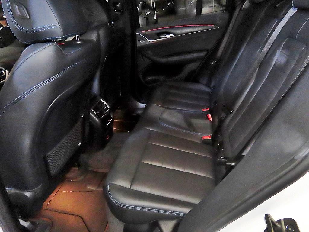 BMW iX3 — photo 07