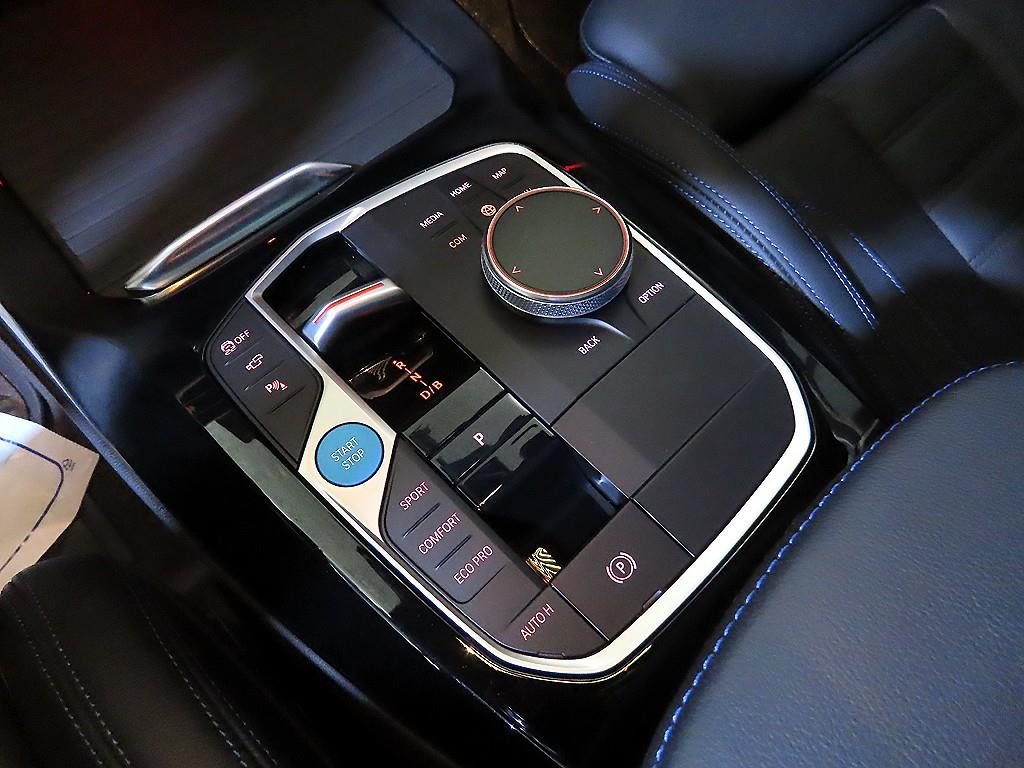 BMW iX3 — photo 12
