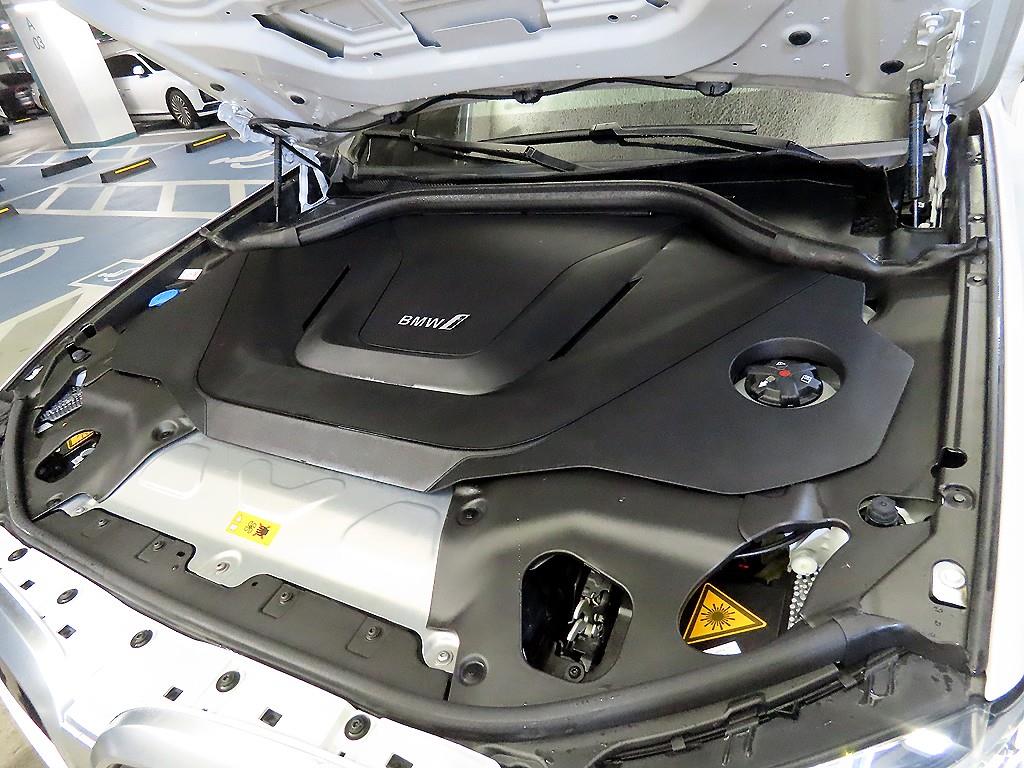 BMW iX3 — photo 19