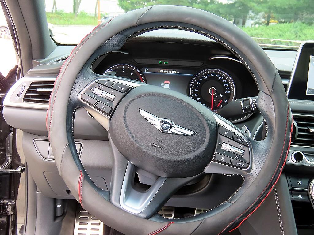 Genesis G70 — photo 08