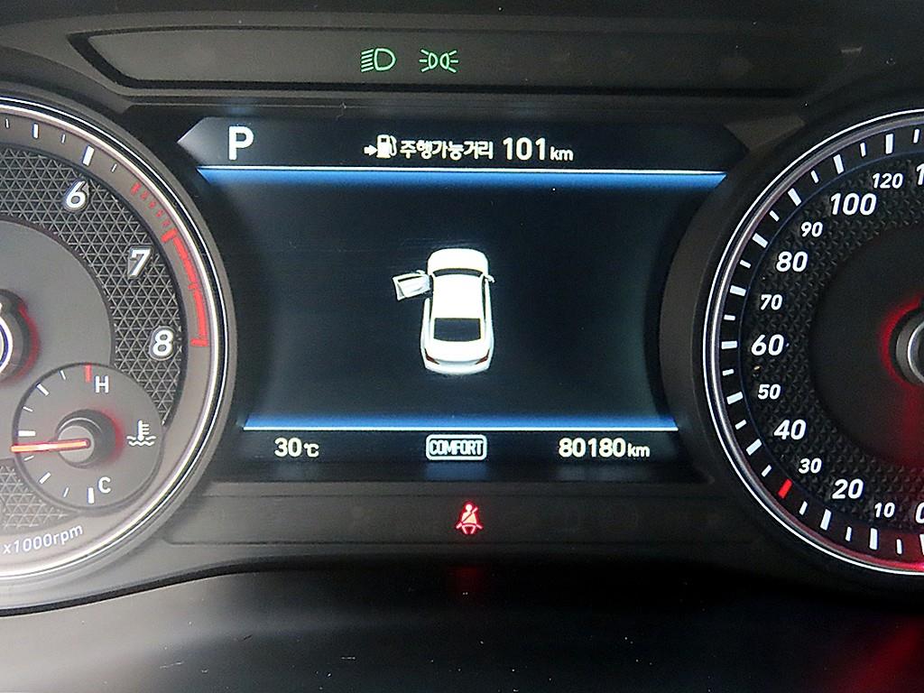 Genesis G70 — photo 09