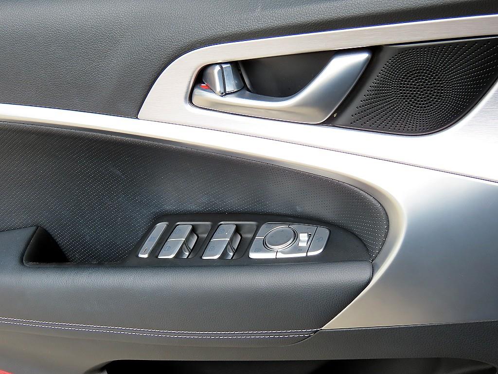 Genesis G70 — photo 12