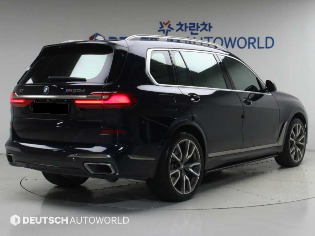 BMW X7 — photo 02