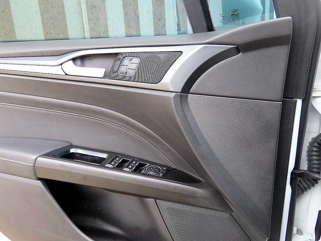 Ford Mondeo — photo 11
