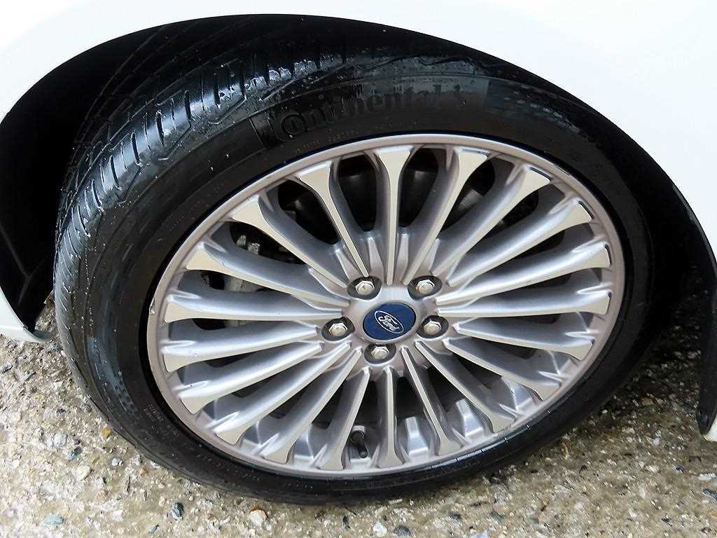 Ford Mondeo — photo 18
