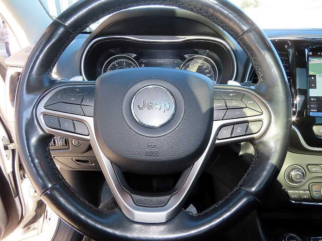 Jeep Cherokee — photo 08