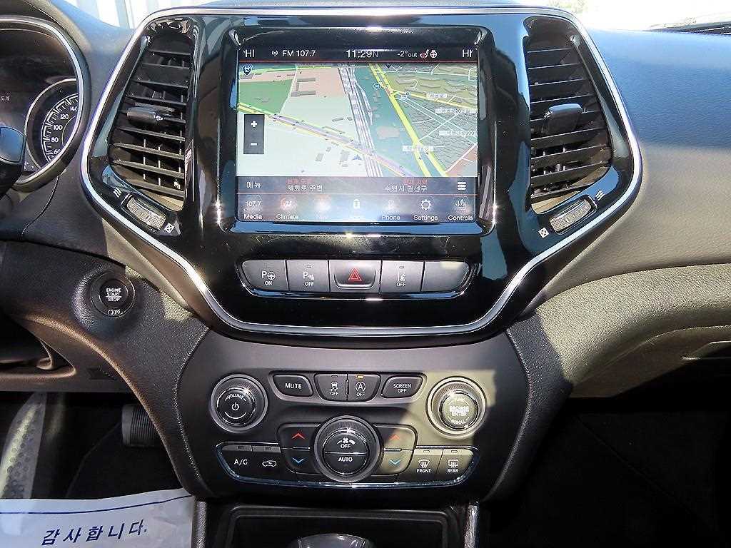 Jeep Cherokee — photo 12