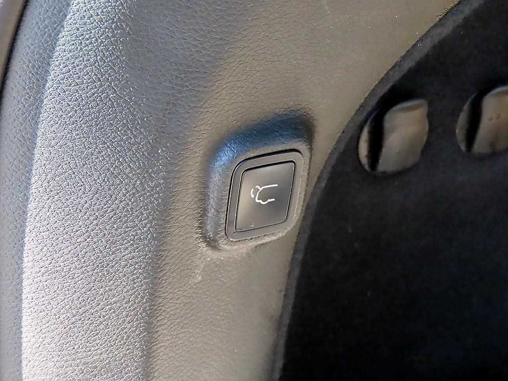 Jeep Cherokee — photo 17