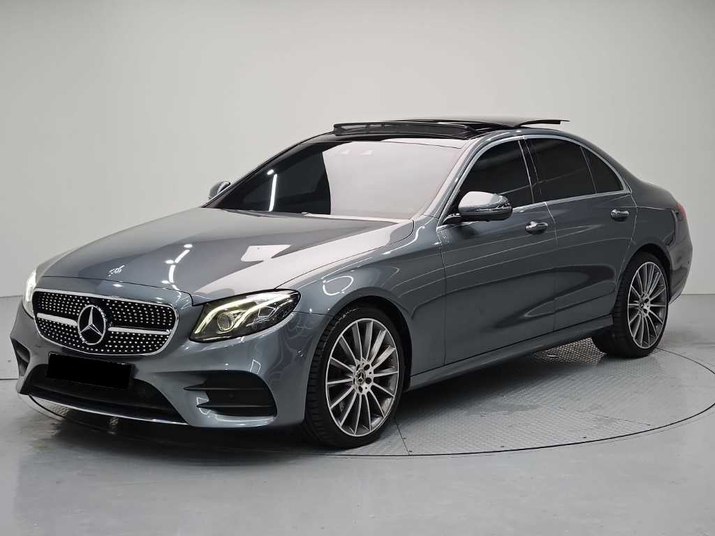 Mercedes-Benz E-Class — photo 01