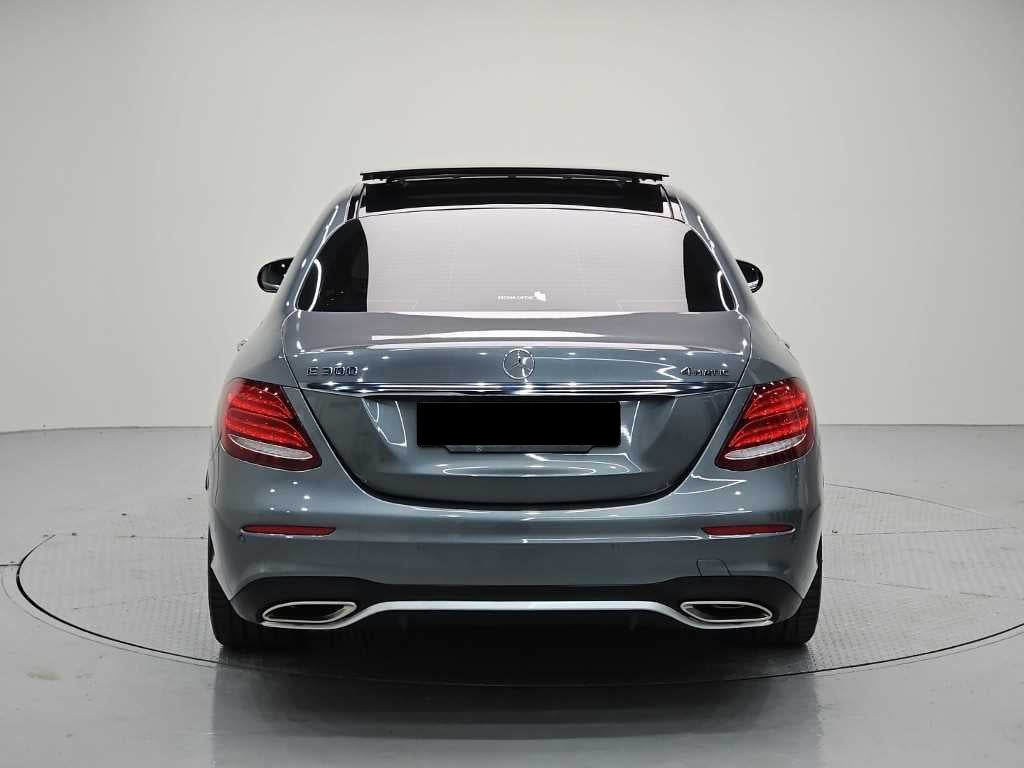 Mercedes-Benz E-Class — photo 03