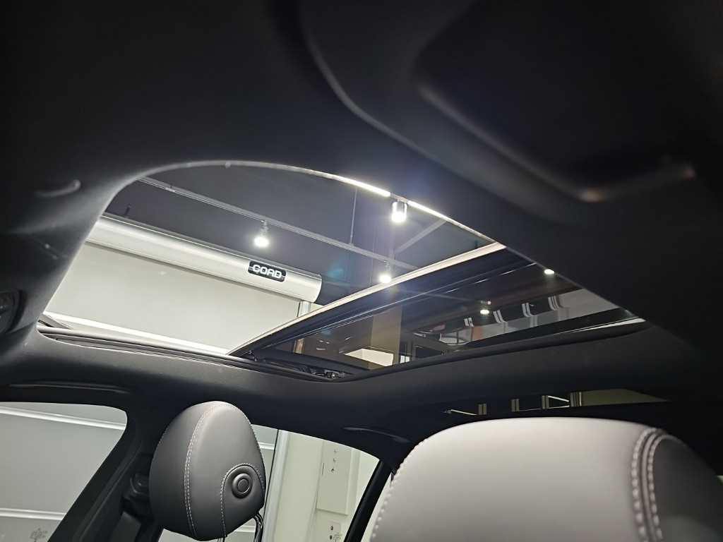 Mercedes-Benz E-Class — photo 05