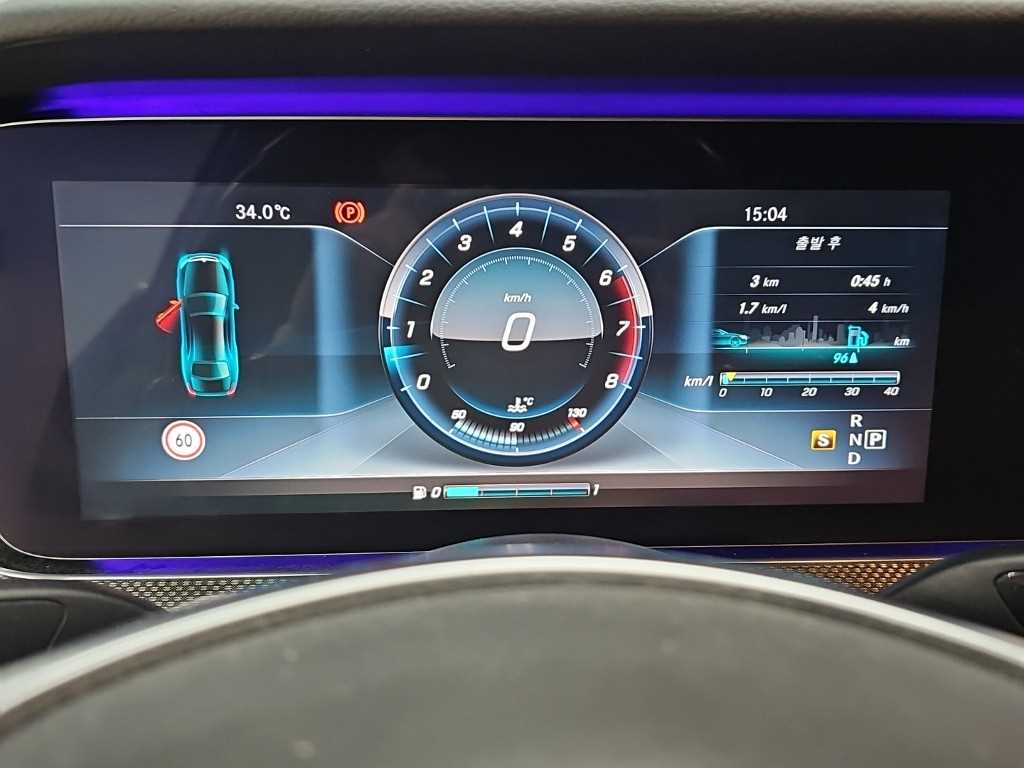 Mercedes-Benz E-Class — photo 06