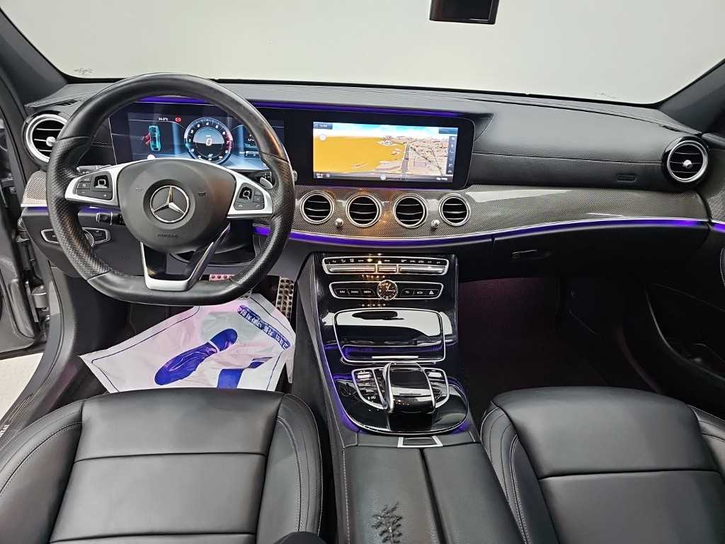 Mercedes-Benz E-Class — photo 07