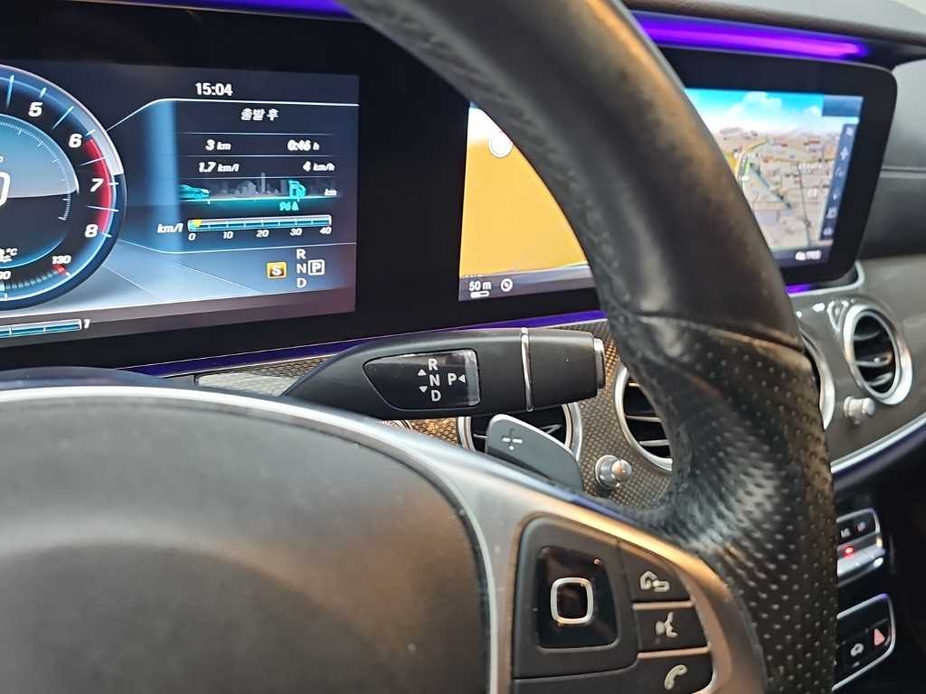 Mercedes-Benz E-Class — photo 08