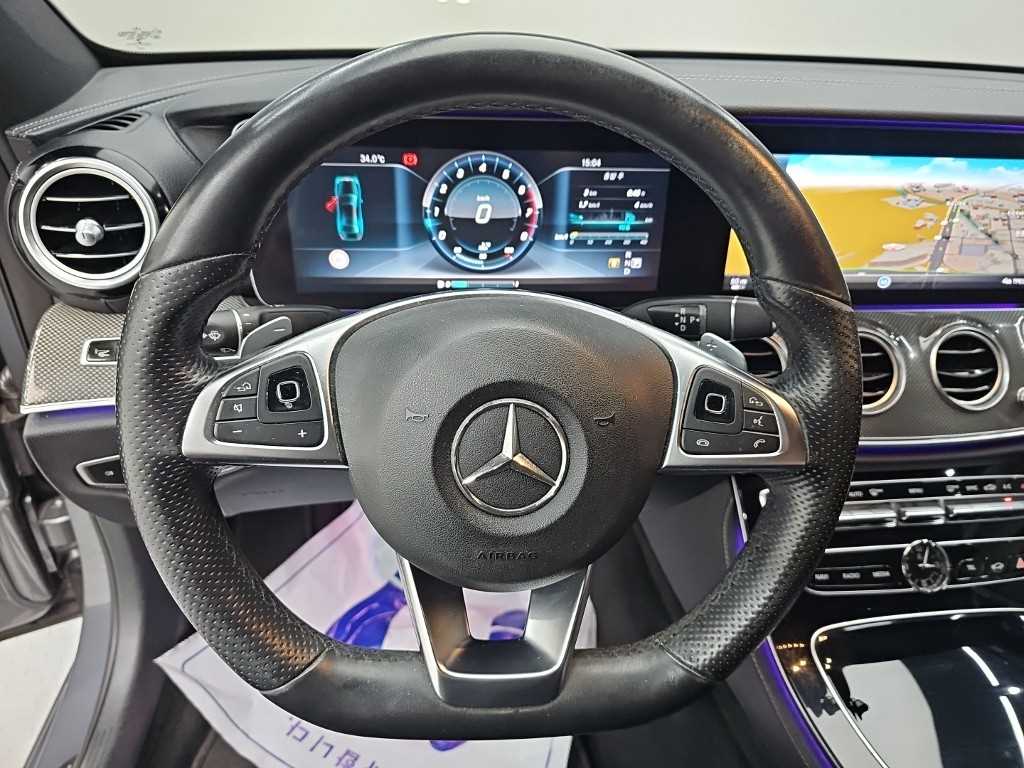 Mercedes-Benz E-Class — photo 09