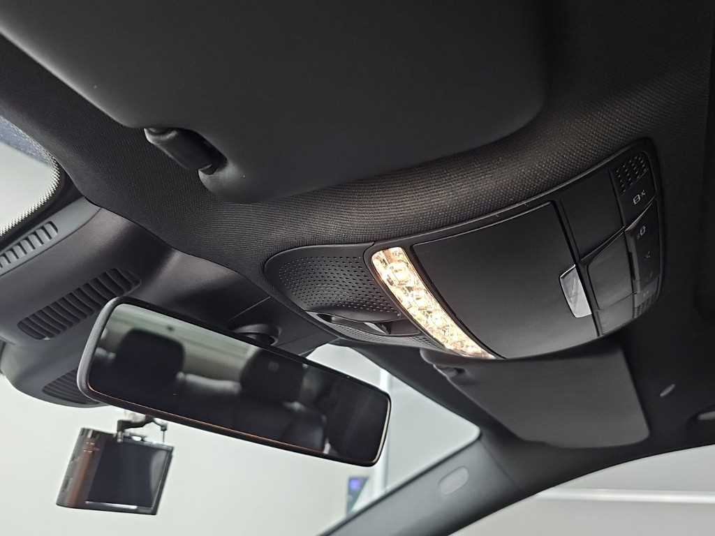 Mercedes-Benz E-Class — photo 14