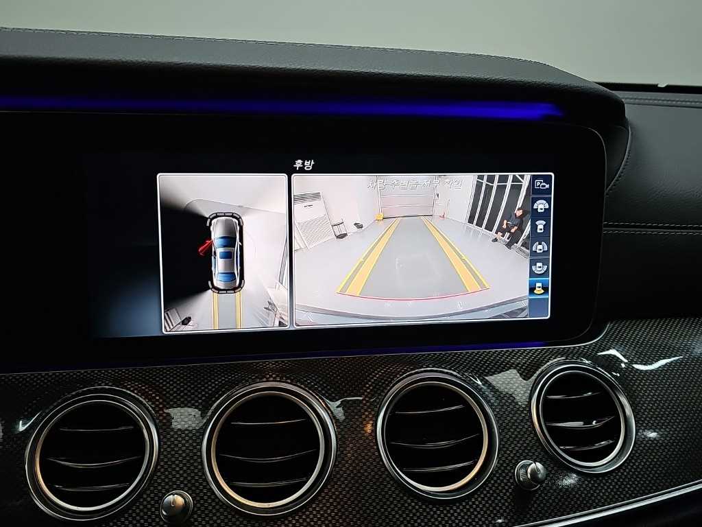 Mercedes-Benz E-Class — photo 16