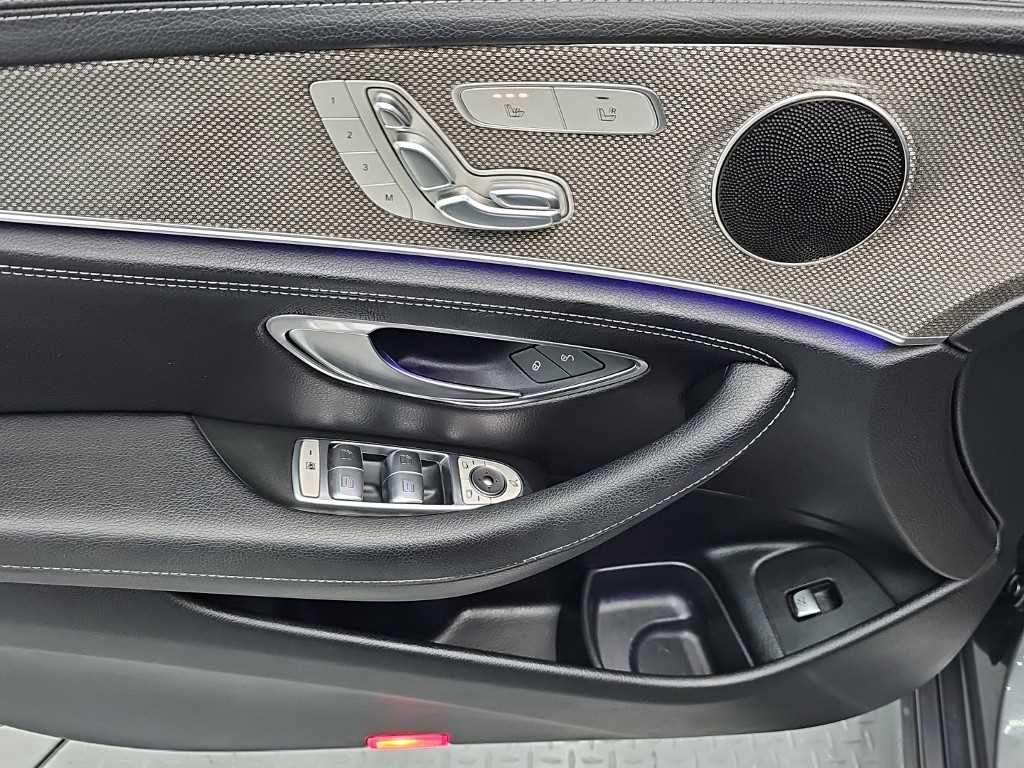 Mercedes-Benz E-Class — photo 17