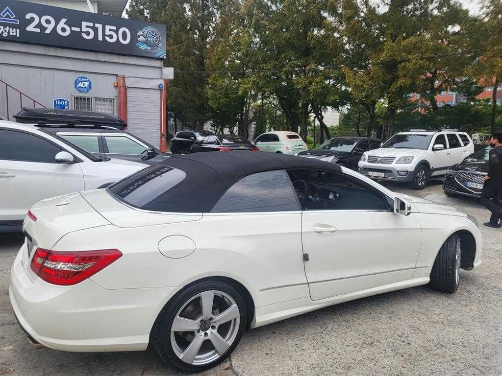 Mercedes-Benz E-Class — photo 04