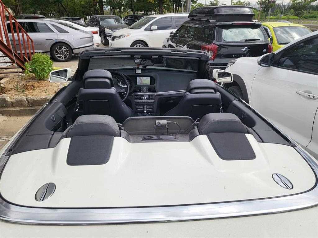 Mercedes-Benz E-Class — photo 06